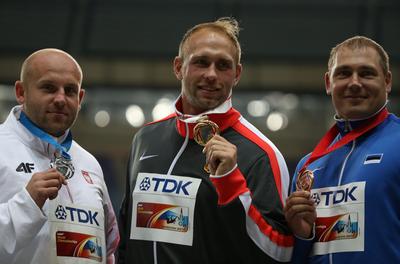 Robert Harting disk atmada şampiyon
