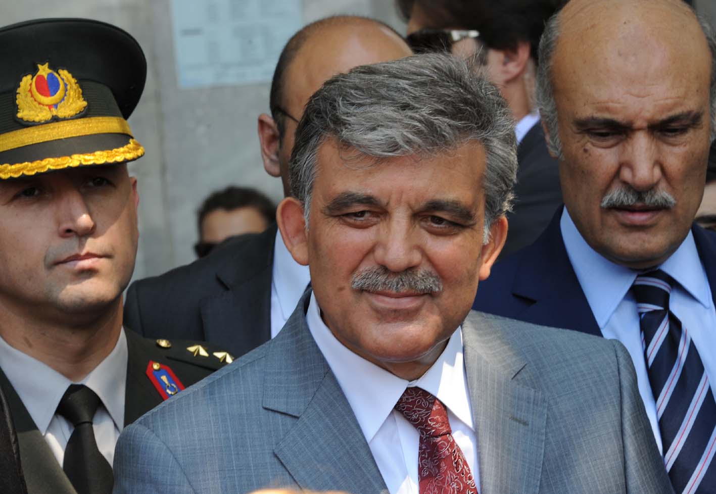 Mısır önderleri demokrasiye geçişin yolunu yapmalı