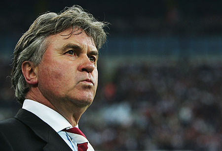 Hiddink istifa etti