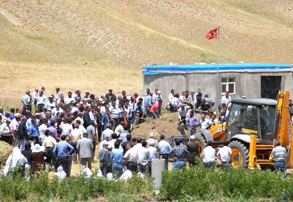 Bulanıkta 7 kişi toprağa verildi