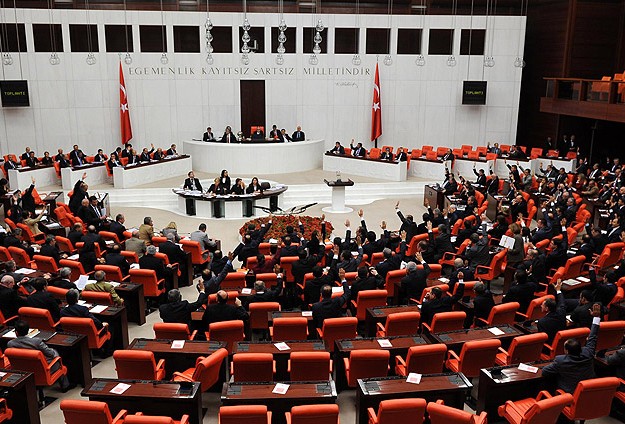 CHPden şartlı, MHPden koşulsuz destek