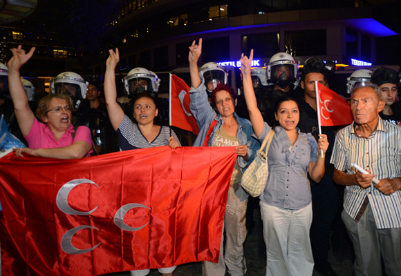 Ülkücülerden gazeteye protesto