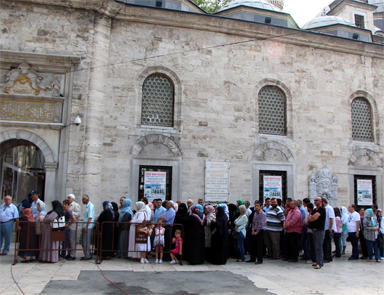 Eyüp Sultana akın ettiler