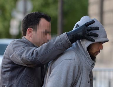 Fransız askerini metroda yaralayan saldırgan yakalandı