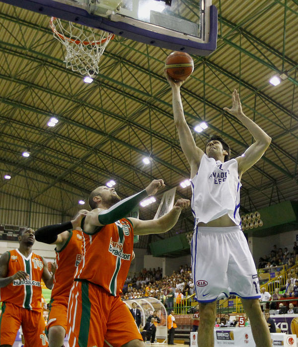 Anadolu Efes zor da olsa kazandı