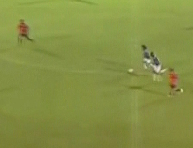 Orta sahadan inanılmaz gol