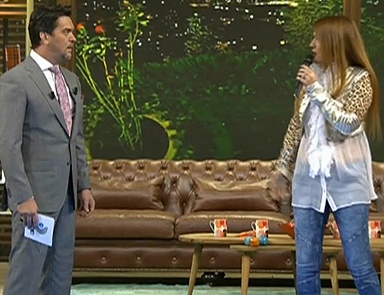Demet Akalın, Beyaz Showu bastı