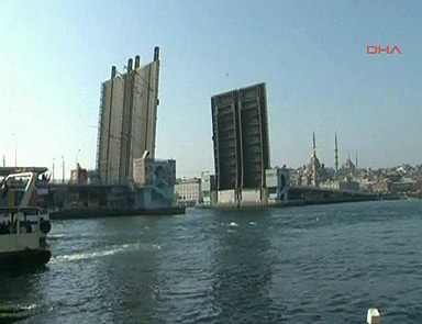 Kaldırılan köprüler trafiğe açıldı