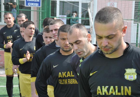 Dileke destek için saçlarını kestirdiler