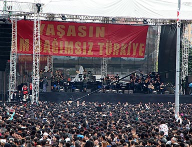 Grup Yorum konserine büyük ilgi