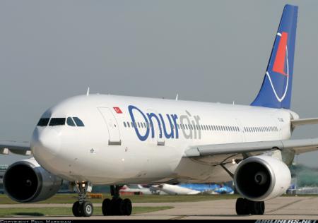 Onur Air pilotu uçaktan düştü