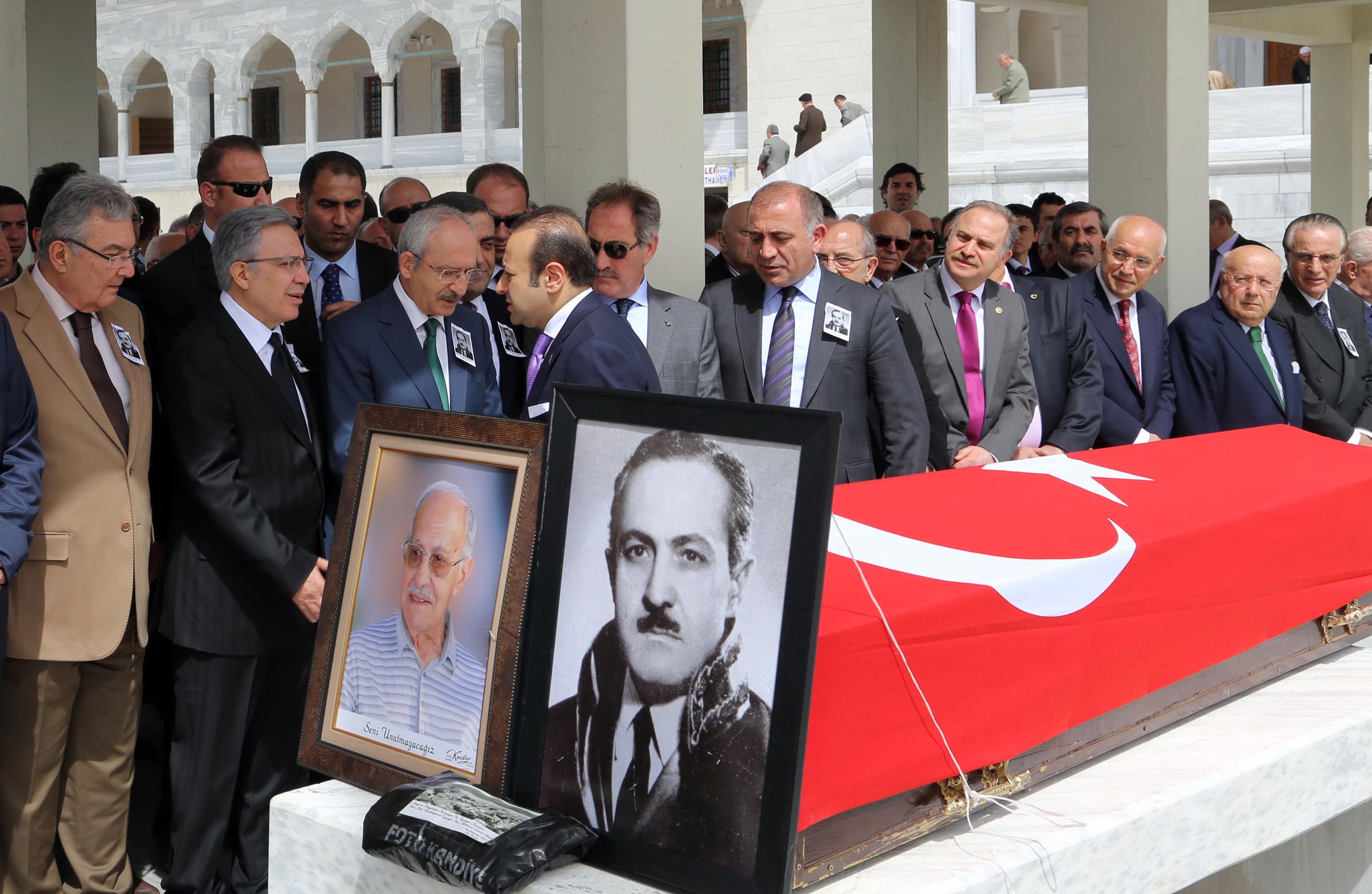 Livanelinin babası son yolculuğuna uğurlandı