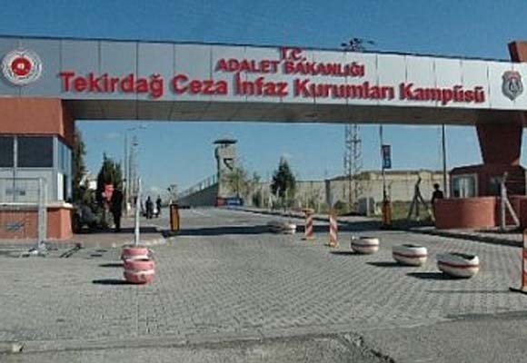 Cezaevlerinde kitaplar toplanıyor