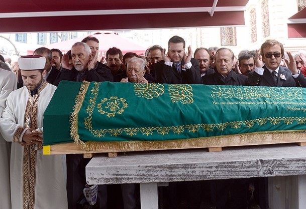 Metin Serezli son yolculuğuna uğurlandı