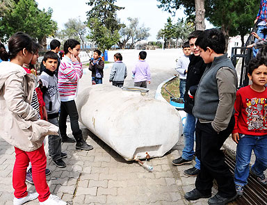 Üzerine su tankı düşen öğrencinin durumu iyi