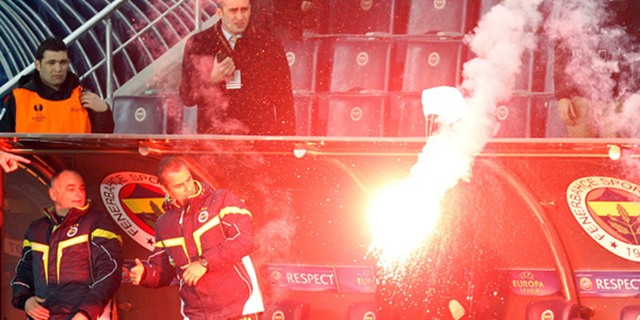 UEFA Fenerbahçeye yine ceza verdi