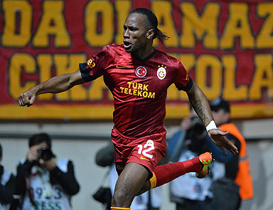Drogba şov yaptı