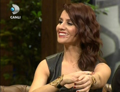Beyaz, Esra Erola öyle bir sürpriz yaptı ki...