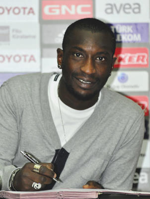 Niang için imza töreni