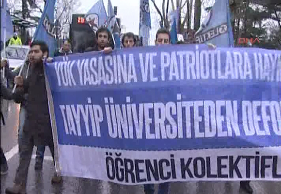 Başbakanı protesto eden 18 öğrenciye gözaltı