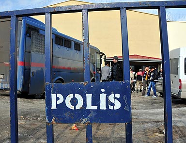 KCKda iki belediye başkanı serbest