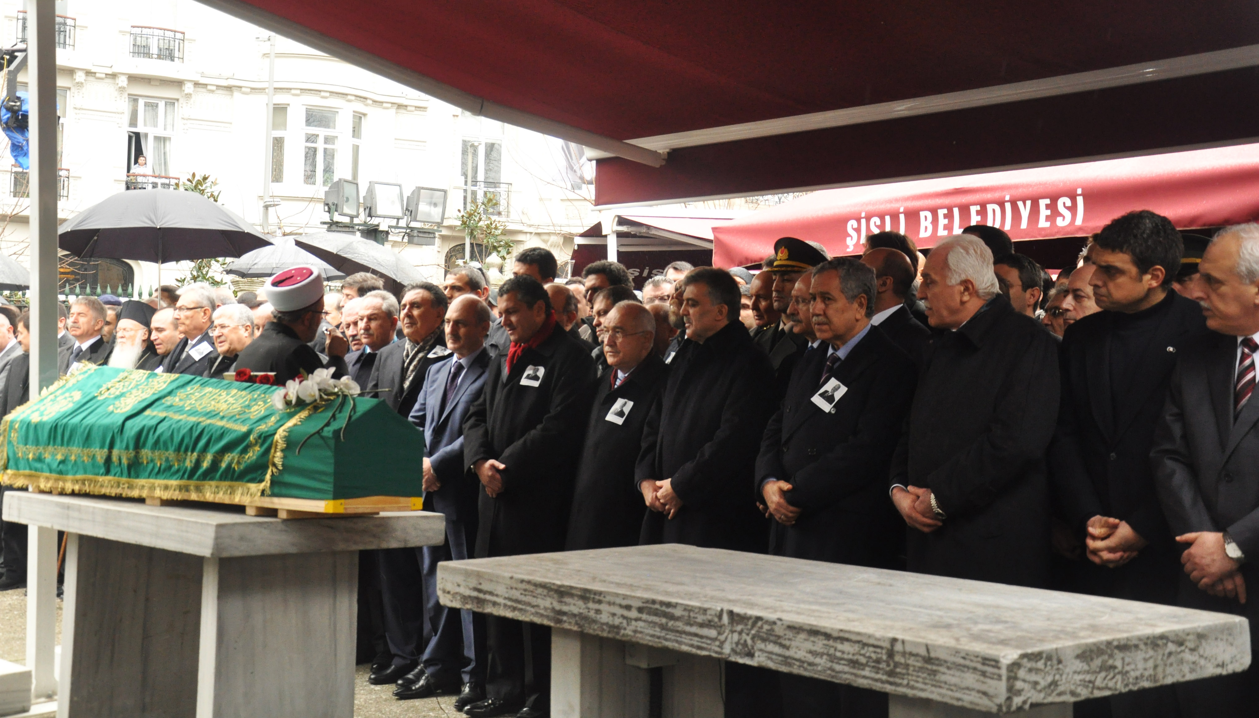 Deprem Dede son yolculuğuna uğurlandı