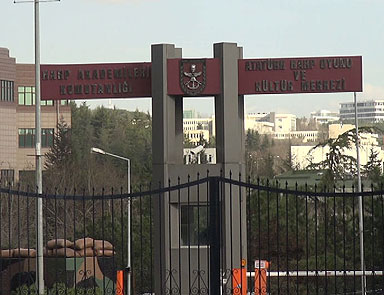 Harp Akademilerinde bıçaklı saldırgan paniği