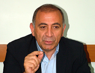 Gürsel Tekin: Arınça, Başbakana sorun