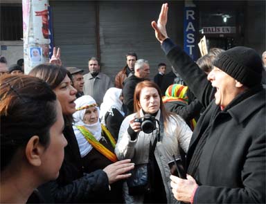 Rica ediyorum tek bir kişinin..