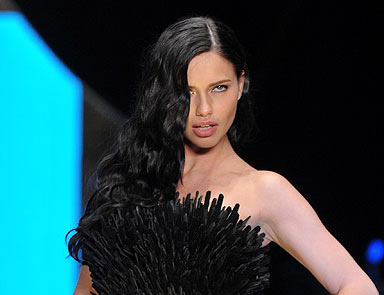 Adriana Lima büyüledi