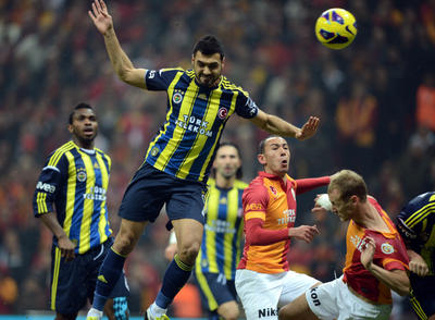 Derbilerde kendi kendine gol atma modası