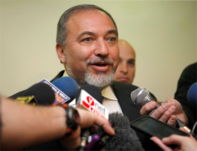 Kadın siyasetçilere fahişe diyen Lieberman özür diledi