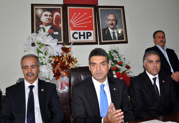 Umut Oran: CHP, Büyükşehir Yasasına karşı değil