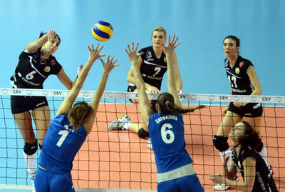 Vakıfbank liderliğini korudu