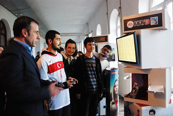 Abdullah Avcı FIFA 13te şansını denedi