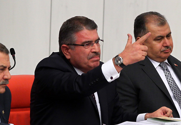 Şahin: PKK, binin üzerinde çocuğu kandırdı