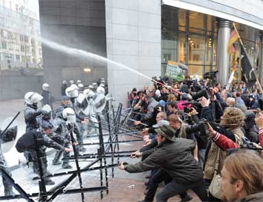 Avrupa Parlamentosunda sütlü protesto