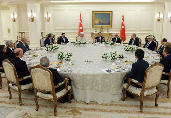 Gül Muharrem ayı iftarı verdi