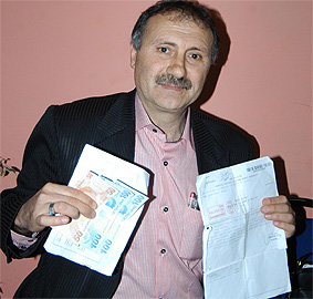 Banka icra yoluyla iade ettiği kredi kartı aidatını yine aldı