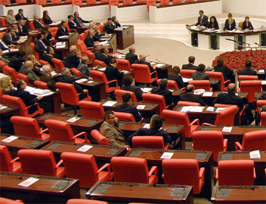Büyükşehir yasası beklemede