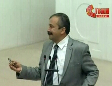 Önder: Yanarım ataşına İdris Naim...
