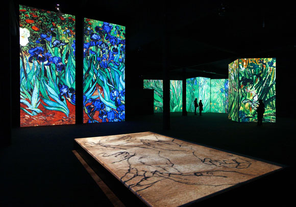Van GoghAlive sanatseverlerin akınına uğradı