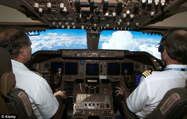 Pilotların üçte biri kokpitte uyuyor