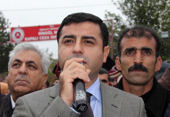 Demirtaş: Öcalanın fikirlerini savunmak suç değil