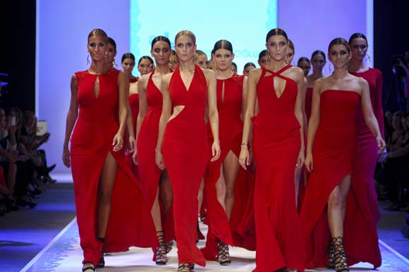 Deniz Kızları göz kamaştırdı