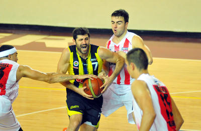 Fenerbahçe Ülker galibiyetle başladı