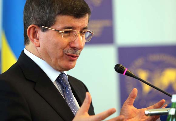 Davutoğlu: Mübarek Twittera dayanamadı