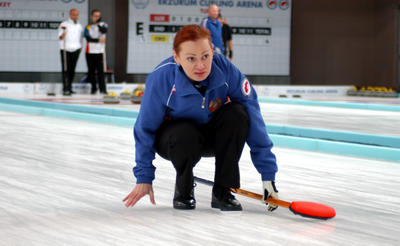 Curlingde iki zafer birden