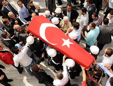 Şehitlere lehimli açılmayan tabut