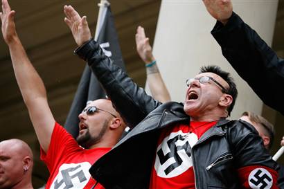 Neonaziler sosyal ağlara sızdı